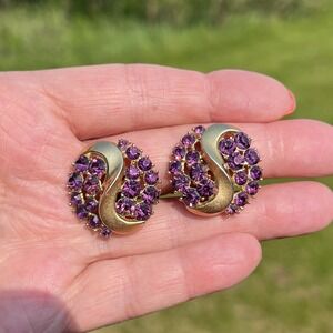Vintage Crown Trifari Earrings Purple Rhinestone Gold Tone Round Clip-On‎ Signed